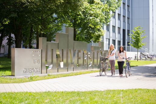 Bild vergrößern: Eingang Otto-von-Guericke-Universität